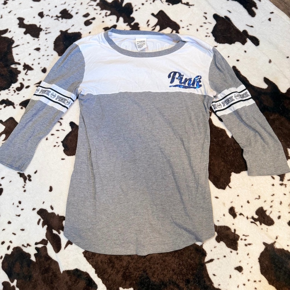 PINK Victoria's Secret Tee Women XS Grey White Blue Sequin Logo Y2K Athleisure